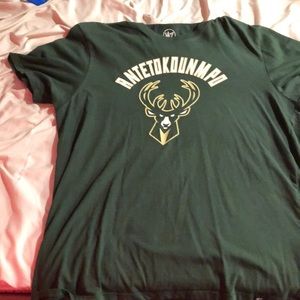 Gianna’s antetokounnpo t shirt men’s xl
